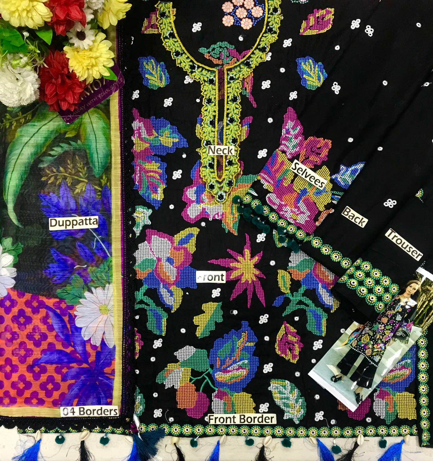Mushq Black Lawn