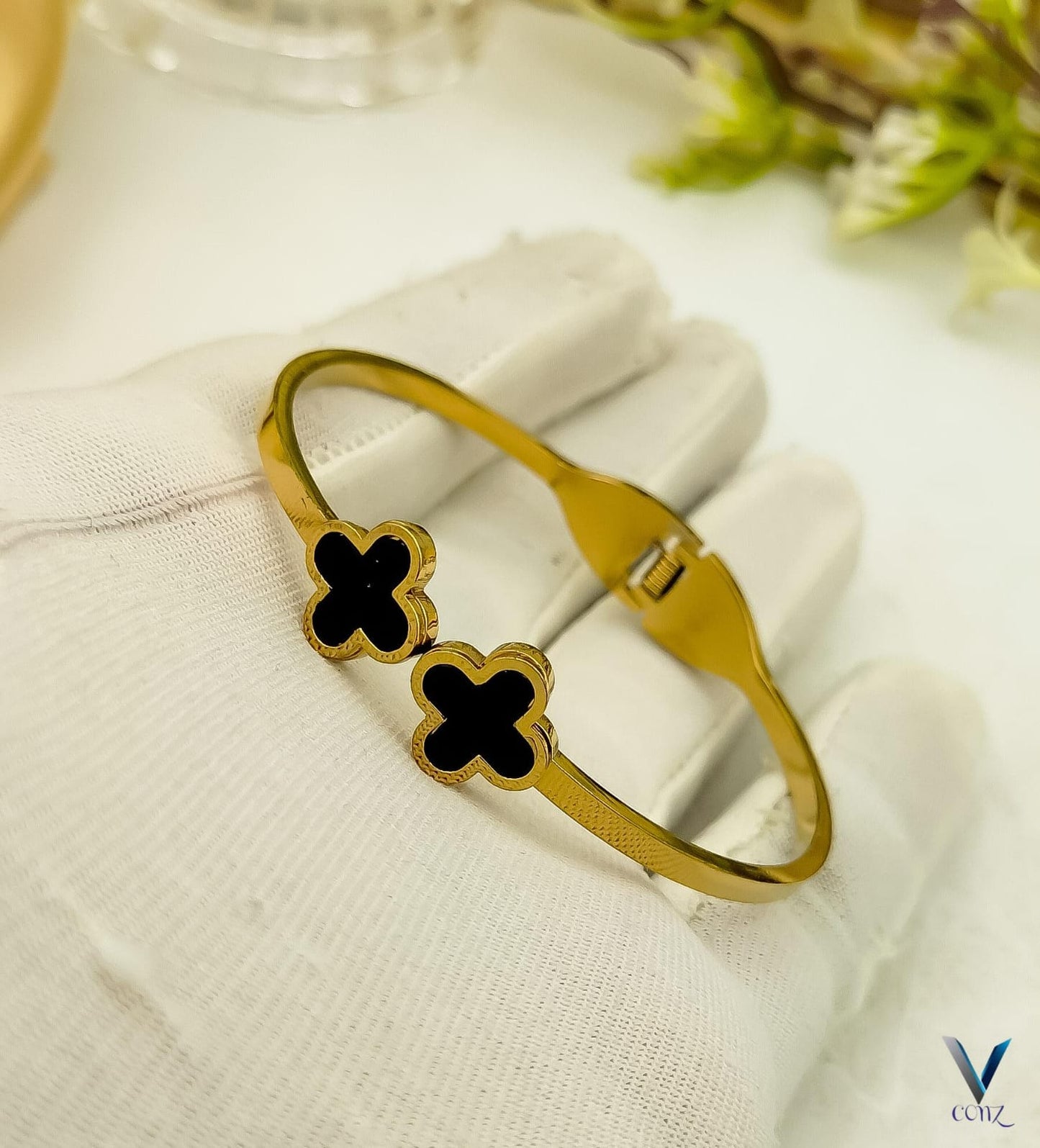Hand Cuff