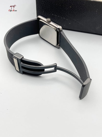 Universal Point Watch