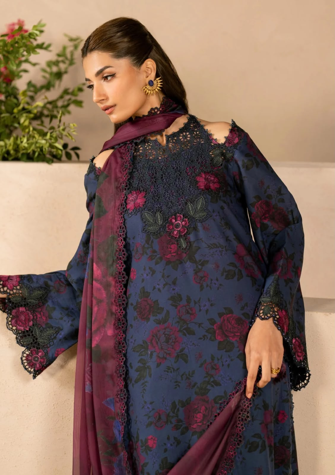 Lawn with 4 side chiffon embroidered Dupatta