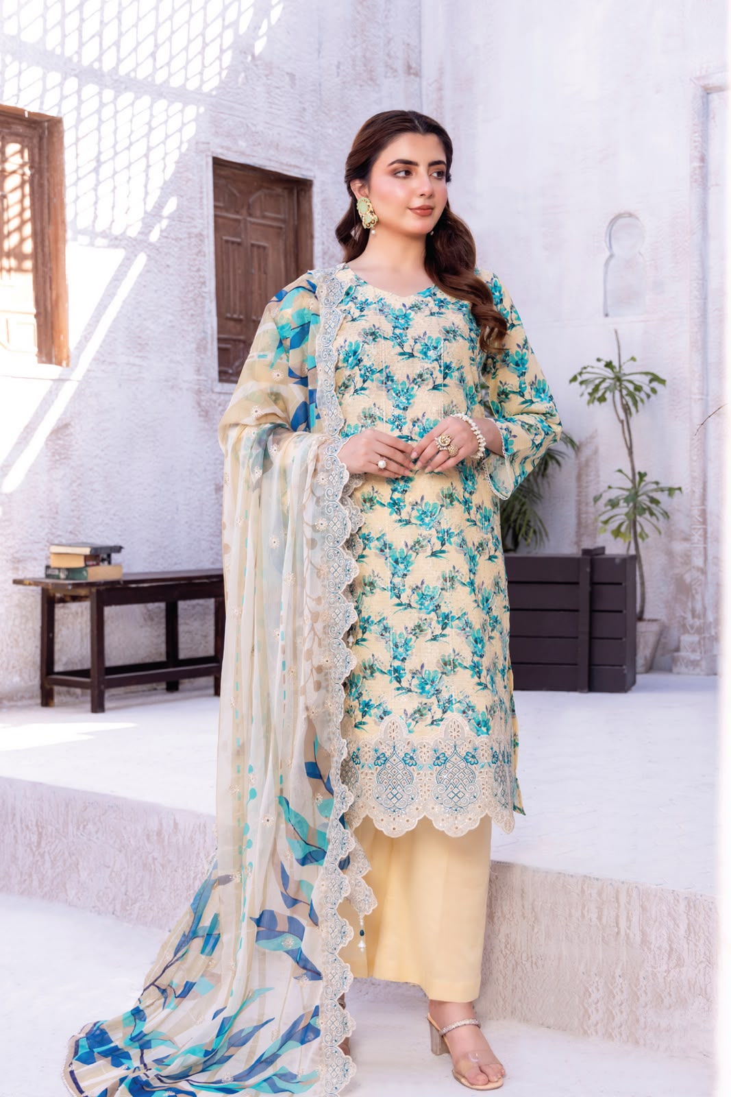 Lawn with 4 side chiffon embroidered Dupatta
