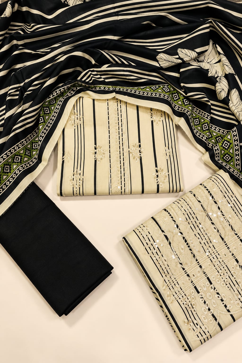 EMBROIDED LAWN 3 PCS LAWN PRINT